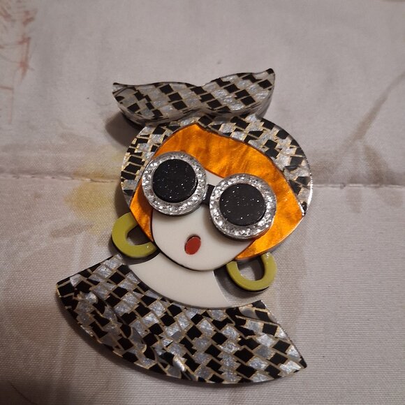 VINTAGE LOVELY I LOVE LUCY BROOCH - Picture 1 of 1